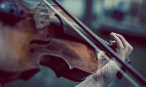 Jak korzystać najlepiej ze skrzypiec akustycznych?