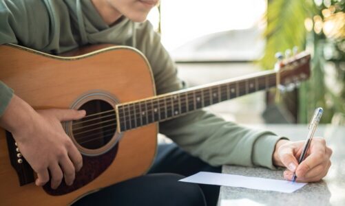 Najlepsza gitara klasyczna dla początkujących: Przewodnik zakupowy